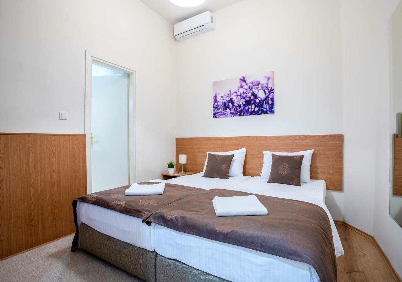 Booking En Suite Βελιγράδι Εξωτερικό φωτογραφία