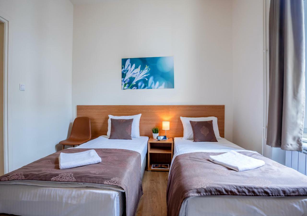 Booking En Suite Βελιγράδι Εξωτερικό φωτογραφία