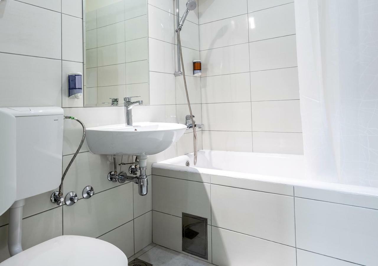 Booking En Suite Βελιγράδι Εξωτερικό φωτογραφία