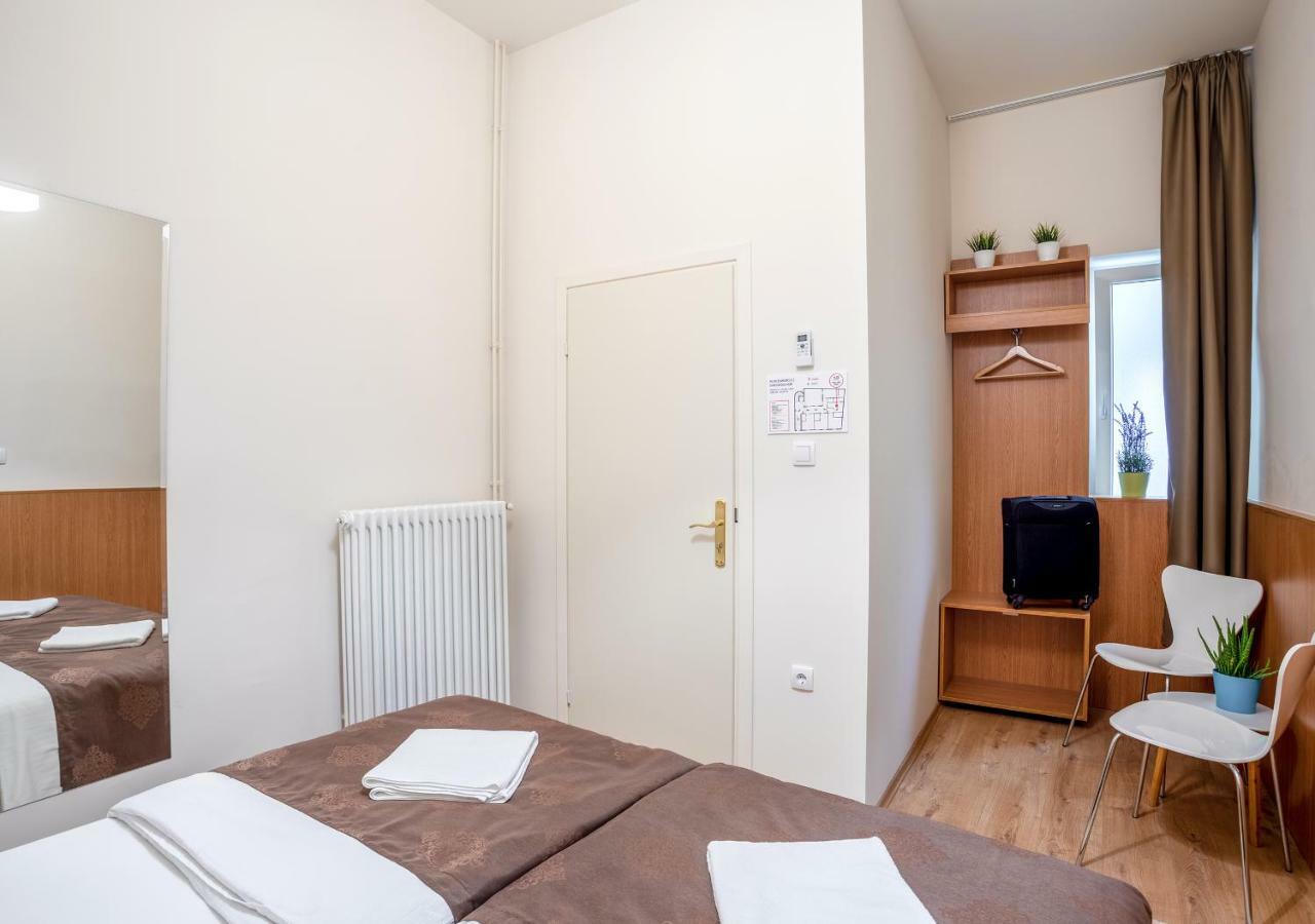 Booking En Suite Βελιγράδι Εξωτερικό φωτογραφία